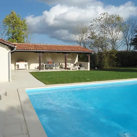 Luxurious With Private Pool, Cleaning Included 펜션 Buzon